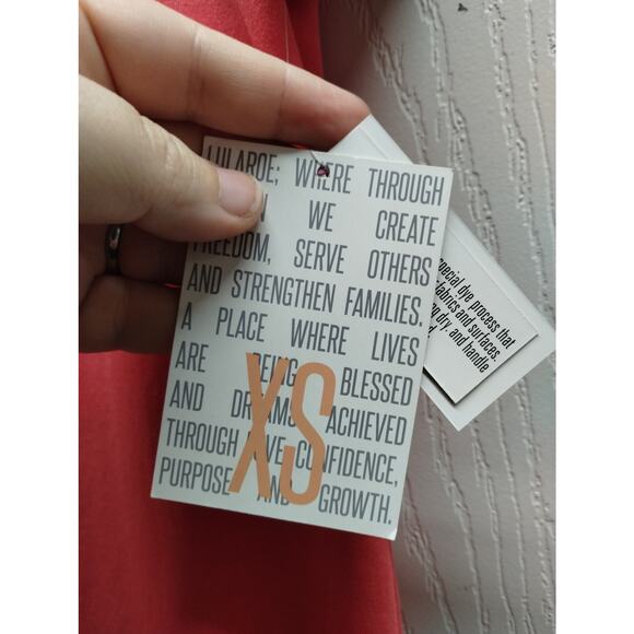 Lularoe NWT Size XS Classic Tee Coral Short Sleeves Navy Blue Trim High Low Top - Picture 6 of 6